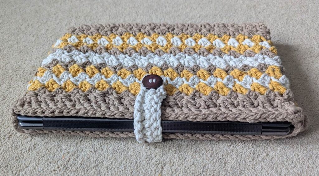 grit stitch crochet laptop case